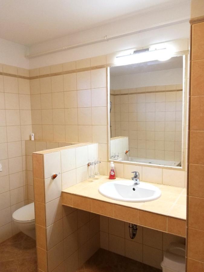 Boroka Apartman Heviz Exterior photo